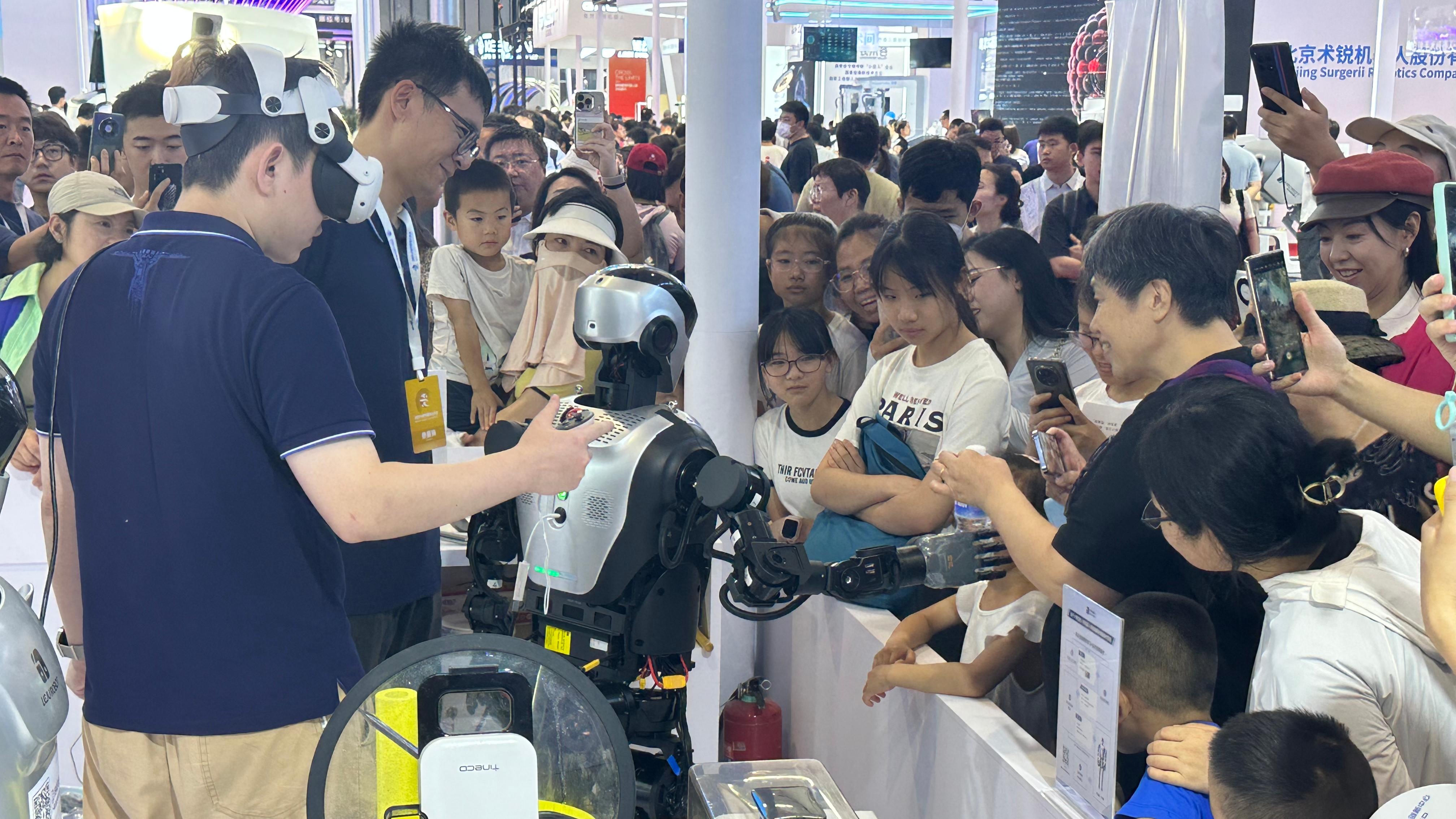 Shenzhen release/ Shenzhen Robot companies show at the ‘2024World Robot Show’in  Beijing